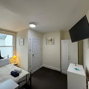  Homestay Comfortable Modern Home, Town Centre, Free Parking, Ensuite B United Kingdom