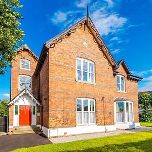  Apartment Supersized In United Kingdom