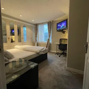  Homestay In A United Kingdom